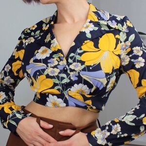 Vintage 1970’s Floral Wrap Top Button Up Blouse